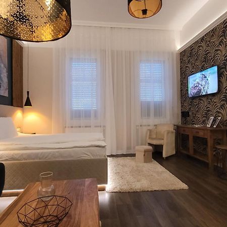 Glamour Apartman Gyula Buitenkant foto