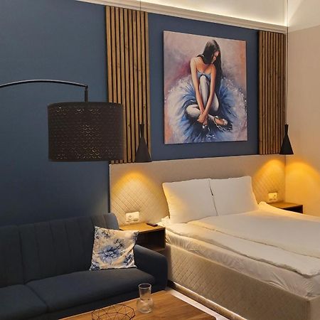 Glamour Apartman Gyula Buitenkant foto