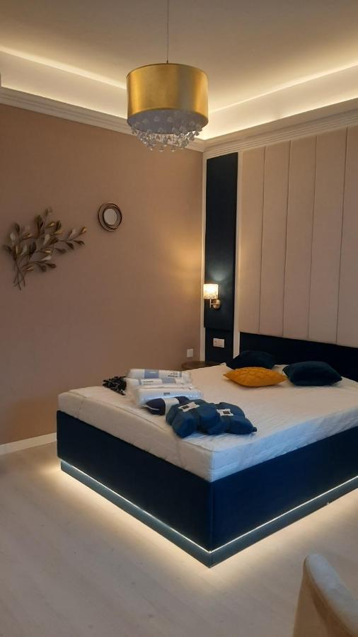 Glamour Apartman Gyula Buitenkant foto