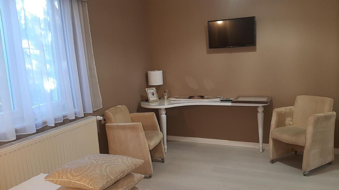 Glamour Apartman Gyula Buitenkant foto
