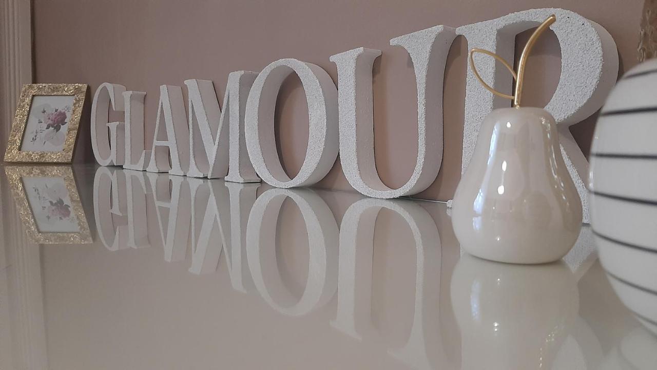 Glamour Apartman Gyula Buitenkant foto
