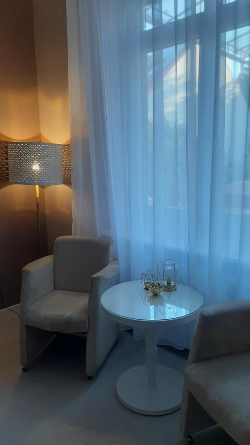 Glamour Apartman Gyula Buitenkant foto