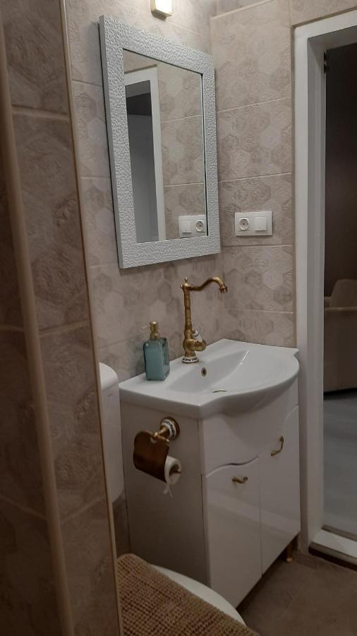 Glamour Apartman Gyula Buitenkant foto