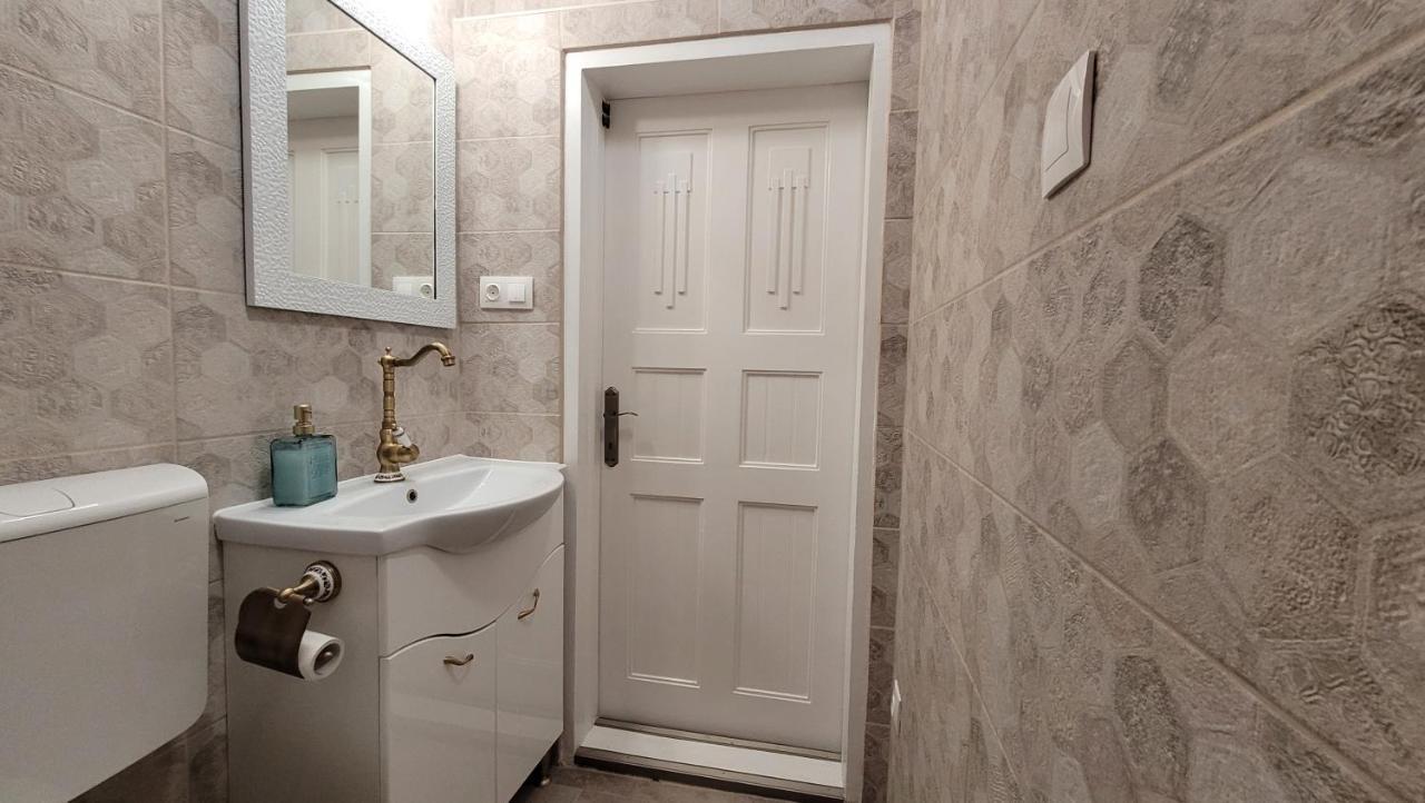 Glamour Apartman Gyula Buitenkant foto