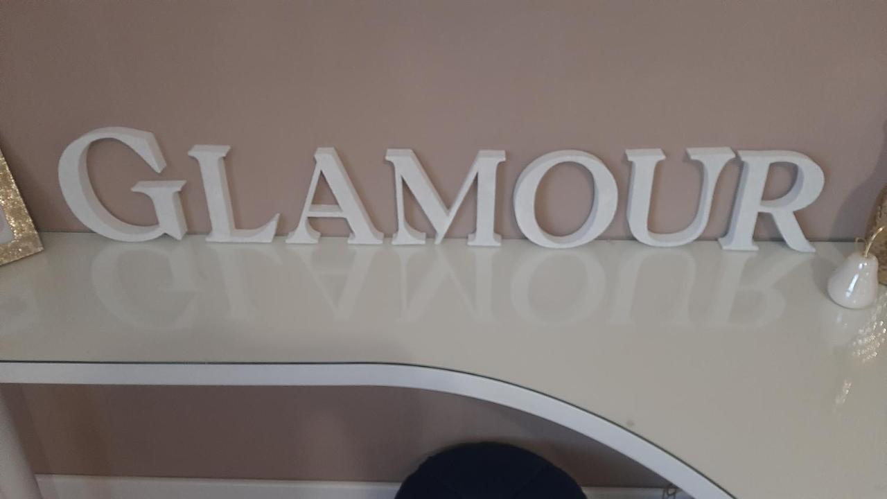Glamour Apartman Gyula Buitenkant foto