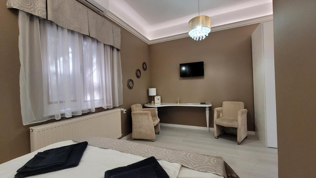 Glamour Apartman Gyula Buitenkant foto
