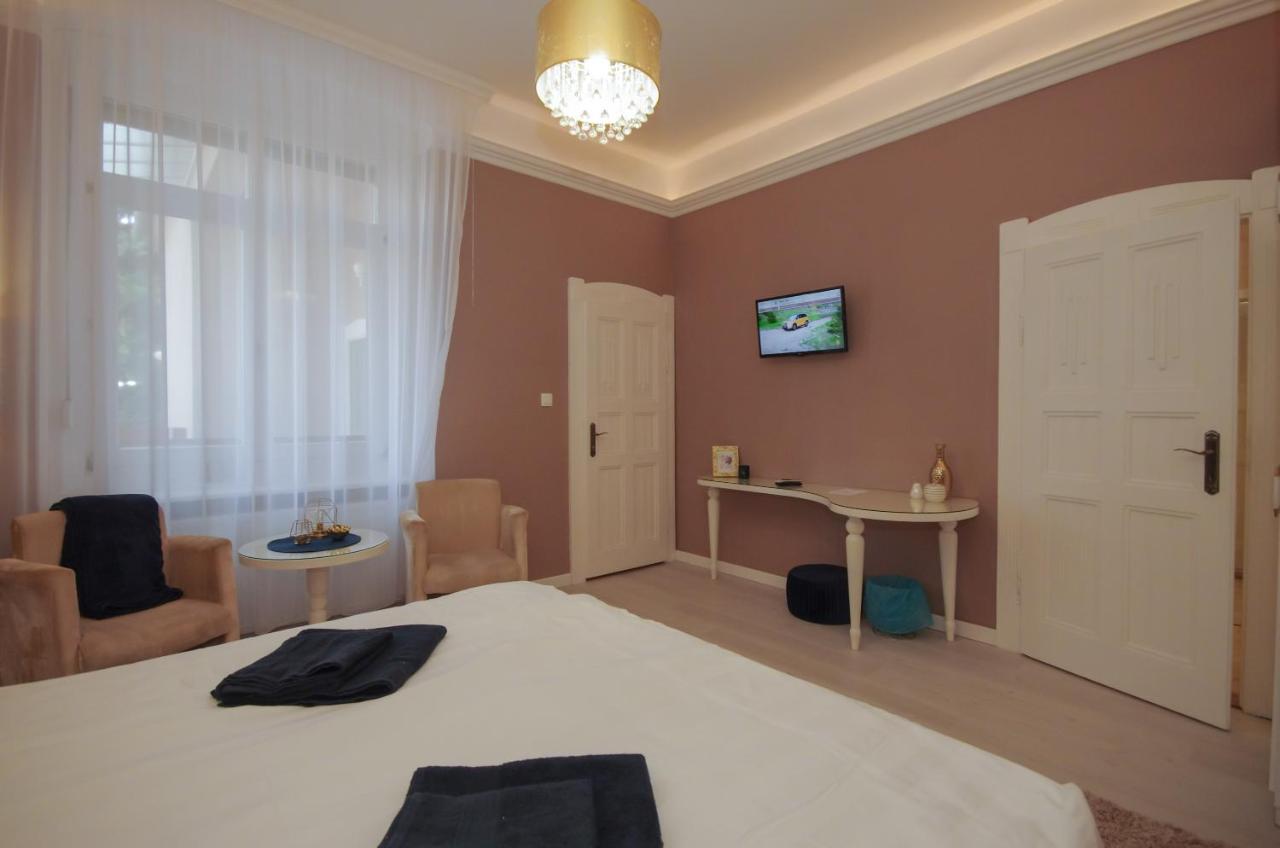 Glamour Apartman Gyula Buitenkant foto