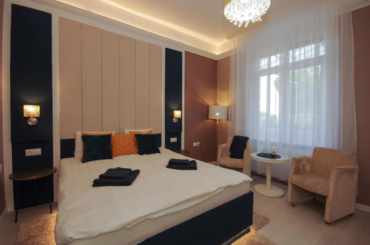 Glamour Apartman Gyula Buitenkant foto