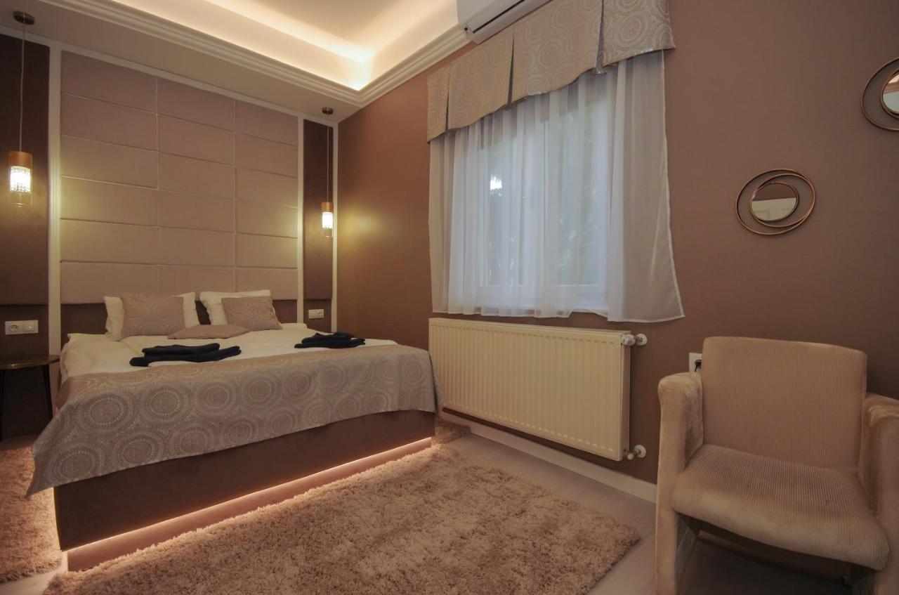 Glamour Apartman Gyula Buitenkant foto