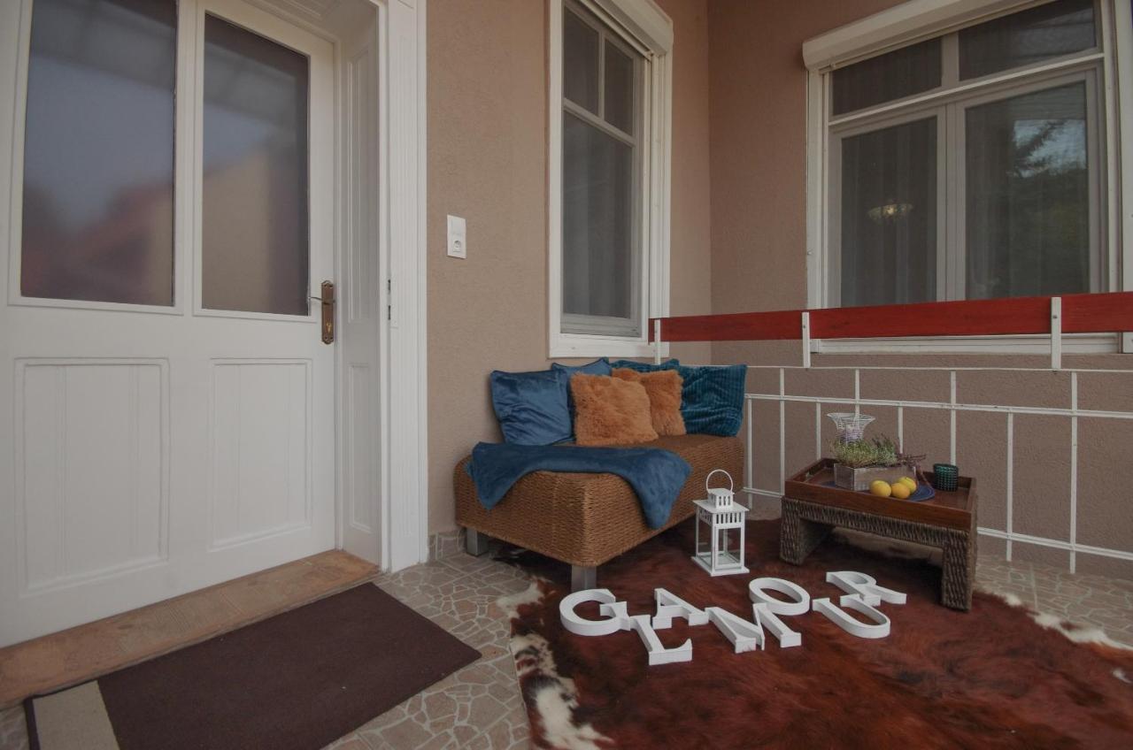 Glamour Apartman Gyula Buitenkant foto