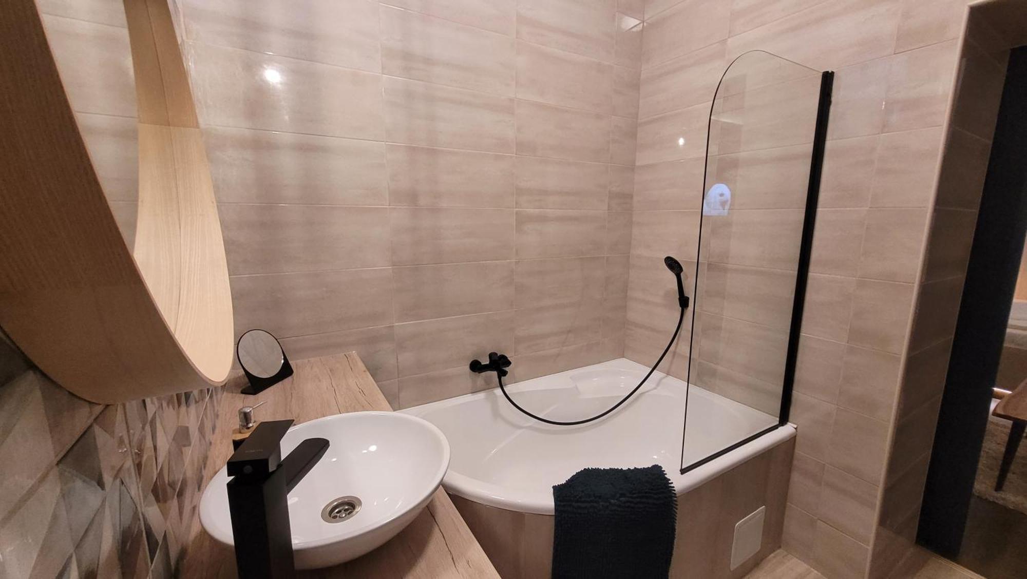 Glamour Apartman Gyula Buitenkant foto