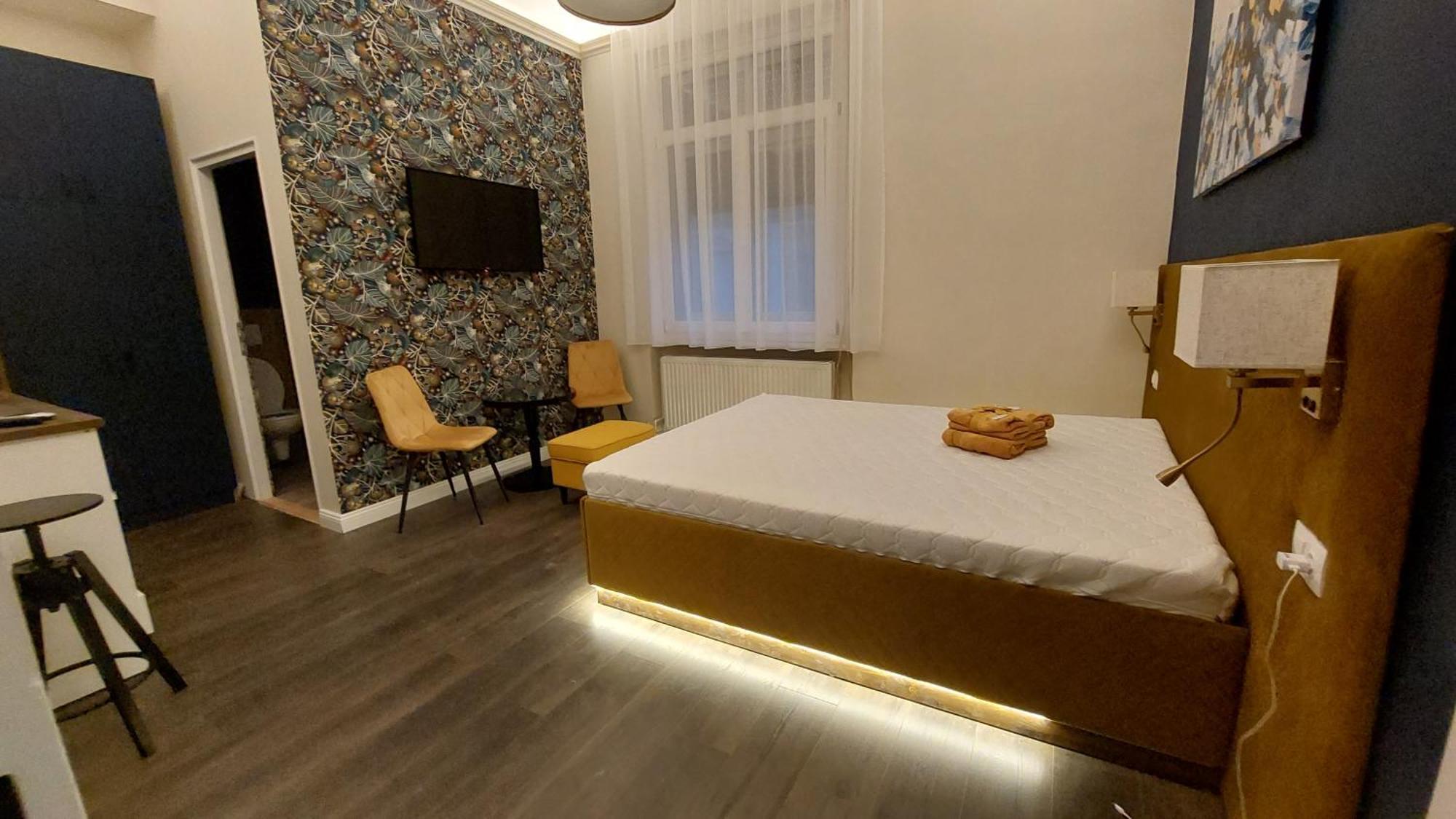 Glamour Apartman Gyula Buitenkant foto